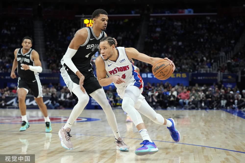 但球员们在 但球员们在